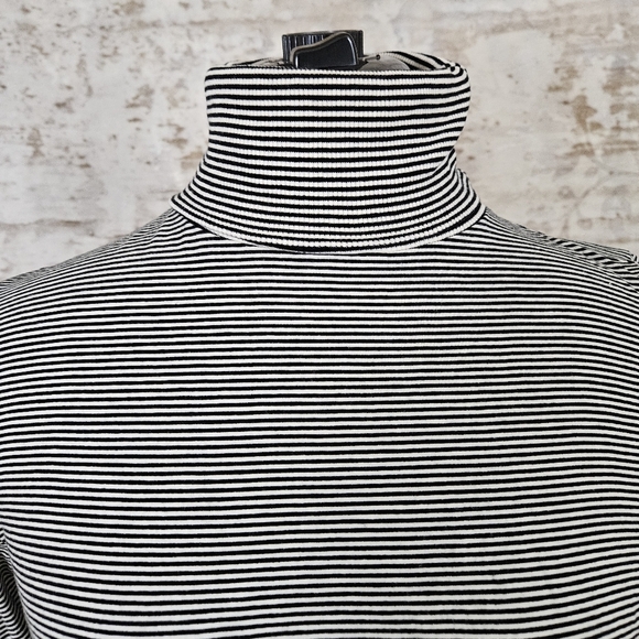 Louie et Lucie Black Striped Top Medium M Turtleneck Long Sleeve Classic - Picture 2 of 9